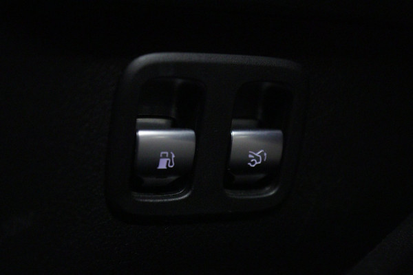 Mercedes-Benz C-Klasse 300 E AMG Line PANO/CARPLAY/SFEERV/CAMERA/BOMVOL