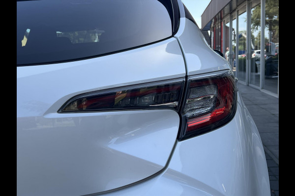 Toyota Corolla 1.8 Hybrid Executive | Parelmoer wit, 18 inch, Leer/Alcantara, Stoelverwarming, Parkeersensoren, Keyless, Apple CarPlay/Android
