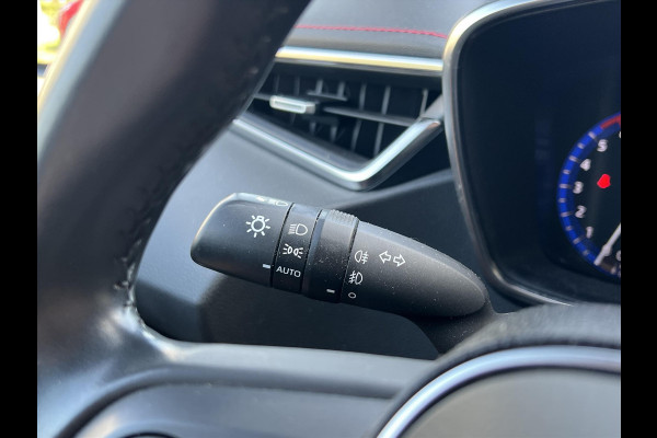 Toyota Corolla 1.8 Hybrid Executive | Parelmoer wit, 18 inch, Leer/Alcantara, Stoelverwarming, Parkeersensoren, Keyless, Apple CarPlay/Android