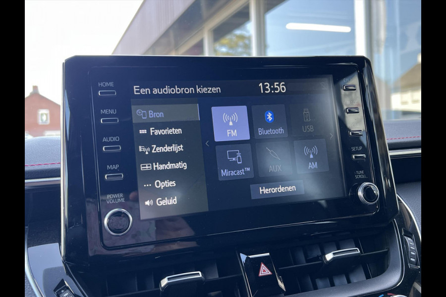 Toyota Corolla 1.8 Hybrid Executive | Parelmoer wit, 18 inch, Leer/Alcantara, Stoelverwarming, Parkeersensoren, Keyless, Apple CarPlay/Android