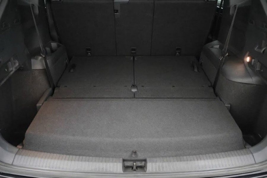 Volkswagen Tiguan Allspace 1.5 TSI Highline Business R 7p. Panoramadak, Keyless, ACC, Trekhaak, Apple Carplay, Camera, 20"