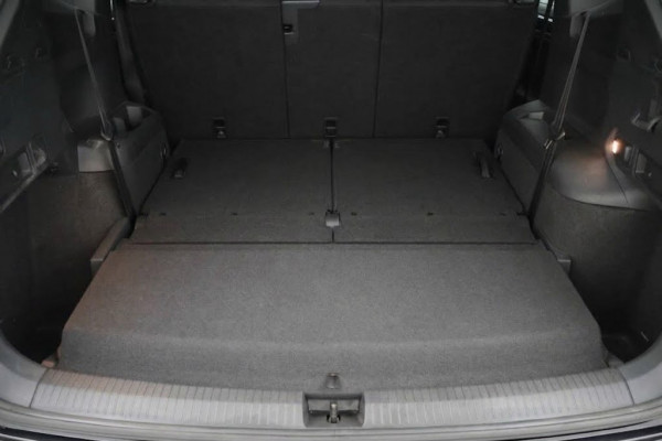 Volkswagen Tiguan Allspace 1.5 TSI Highline Business R 7p. Panoramadak, Keyless, ACC, Trekhaak, Apple Carplay, Camera, 20"