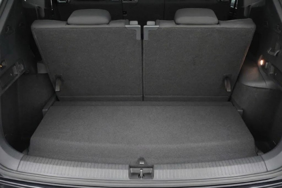 Volkswagen Tiguan Allspace 1.5 TSI Highline Business R 7p. Panoramadak, Keyless, ACC, Trekhaak, Apple Carplay, Camera, 20"