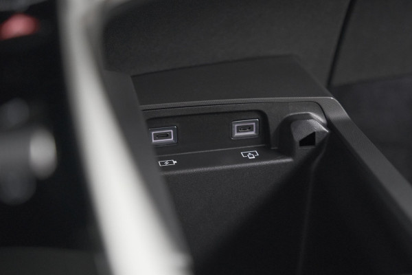 Peugeot 3008 1.2 Hybrid 136 GT | Adaptieve Cruise Control | Camera | Elektrische Kofferklep | Apple Carplay