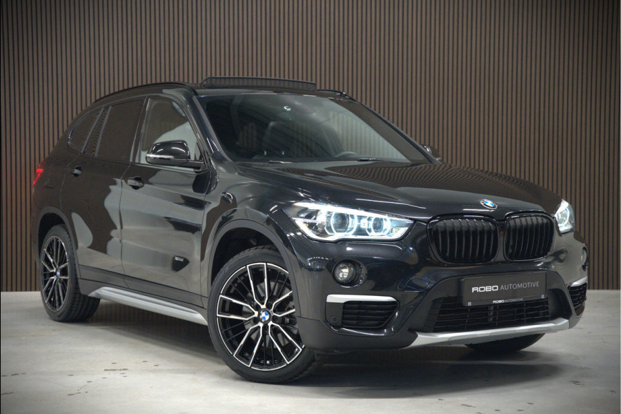 BMW X1 xDrive20i High Executive | Panoramadak | Head-Up Display | Stoelverwarming | HIFI | Camera | Leer | Trekhaak | Cruise Control | LED | Navigatie | NAP | Dealer Onderhouden | Automaat | Parkeersensoren | Climate Contro