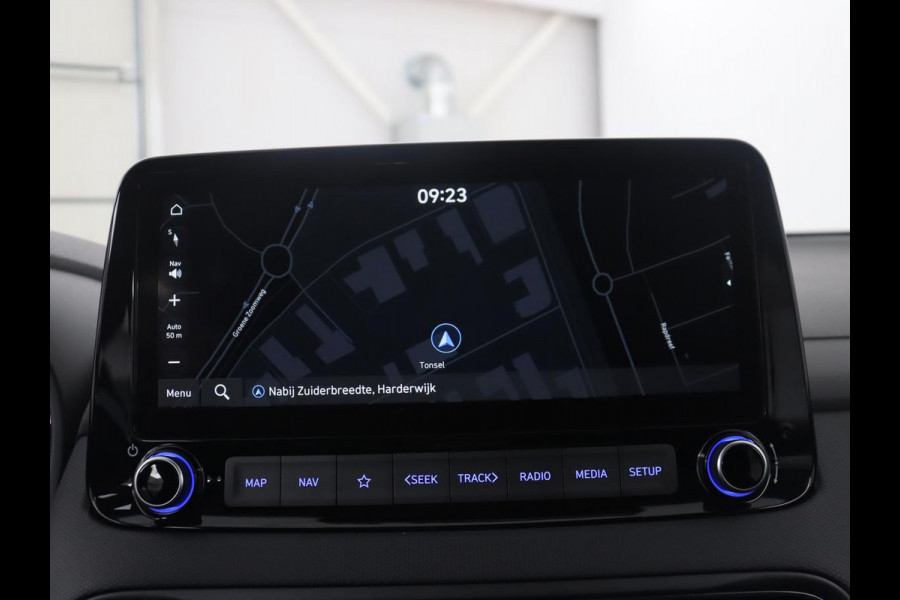 Hyundai Kona 1.6 GDI HEV Comfort Smart | Trekhaak | Adaptive cruise | Camera | Carplay | KRELL sound | Full LED | Park assist | Climate control | Navigatie |