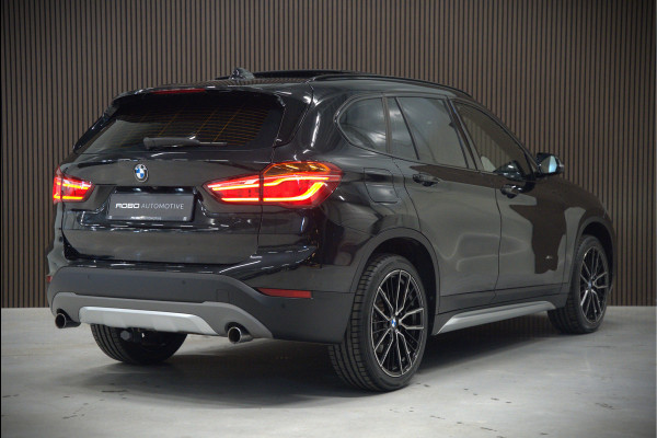 BMW X1 xDrive20i High Executive | Panoramadak | Head-Up Display | Stoelverwarming | HIFI | Camera | Leer | Trekhaak | Cruise Control | LED | Navigatie | NAP | Dealer Onderhouden | Automaat | Parkeersensoren | Climate Contro