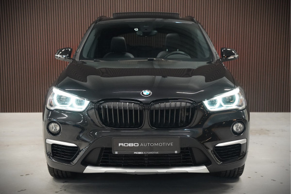 BMW X1 xDrive20i High Executive | Panoramadak | Head-Up Display | Stoelverwarming | HIFI | Camera | Leer | Trekhaak | Cruise Control | LED | Navigatie | NAP | Dealer Onderhouden | Automaat | Parkeersensoren | Climate Contro