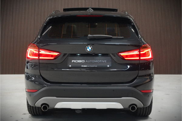 BMW X1 xDrive20i High Executive | Panoramadak | Head-Up Display | Stoelverwarming | HIFI | Camera | Leer | Trekhaak | Cruise Control | LED | Navigatie | NAP | Dealer Onderhouden | Automaat | Parkeersensoren | Climate Contro