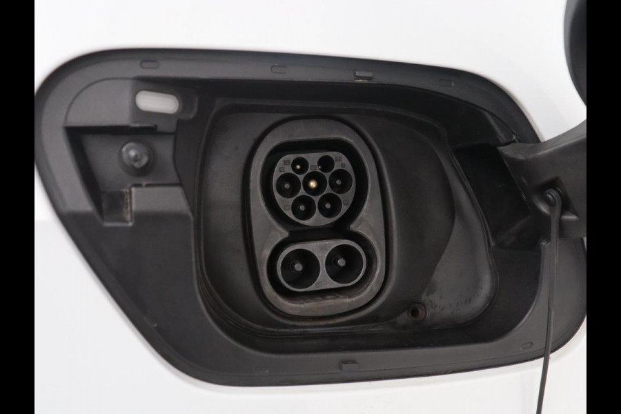 Volkswagen ID.3 First Plus 58 kWh | SOH 91,4% | Camera | LED | Stoelverwarming | LM-Velgen |