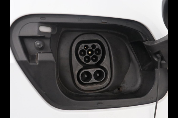 Volkswagen ID.3 First Plus 58 kWh | SOH 91,4% | Camera | LED | Stoelverwarming | LM-Velgen |
