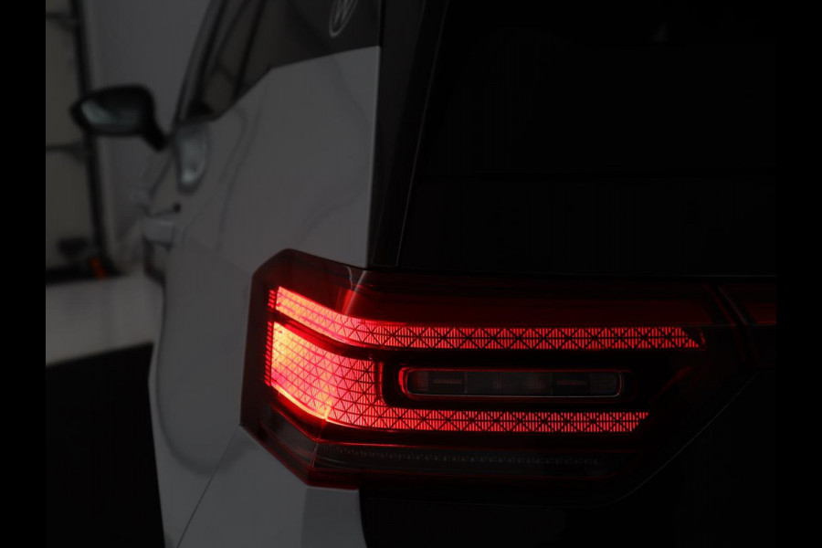 Volkswagen ID.3 First Plus 58 kWh | SOH 91,4% | Camera | LED | Stoelverwarming | LM-Velgen |