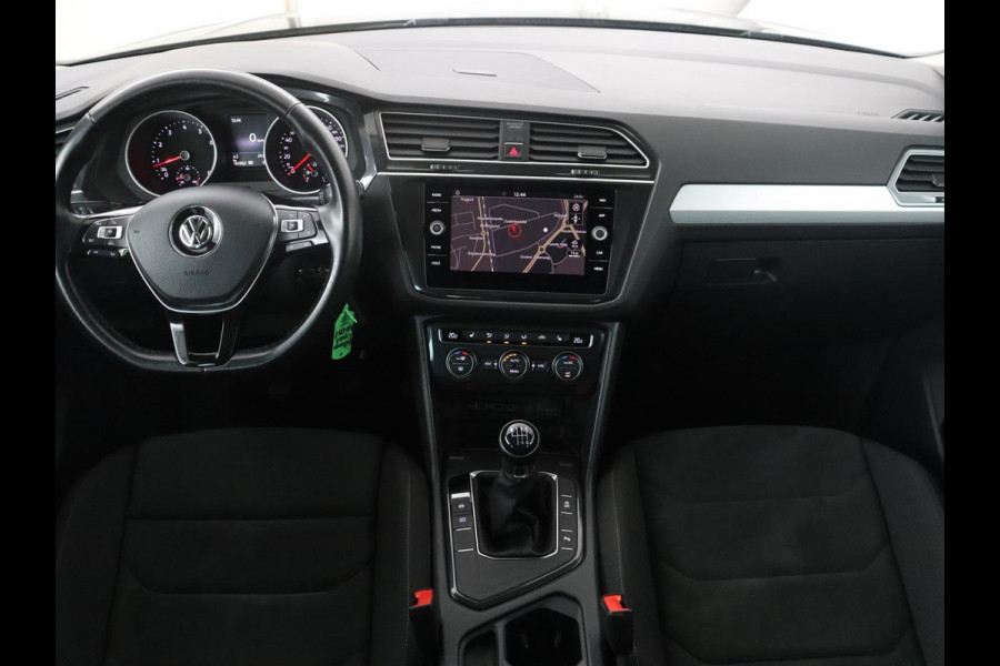 Volkswagen Tiguan 1.4 TSI Comfortline Business | Adapt. Cruise | Stoelverwarming | Navigatie | Pano.Dak |