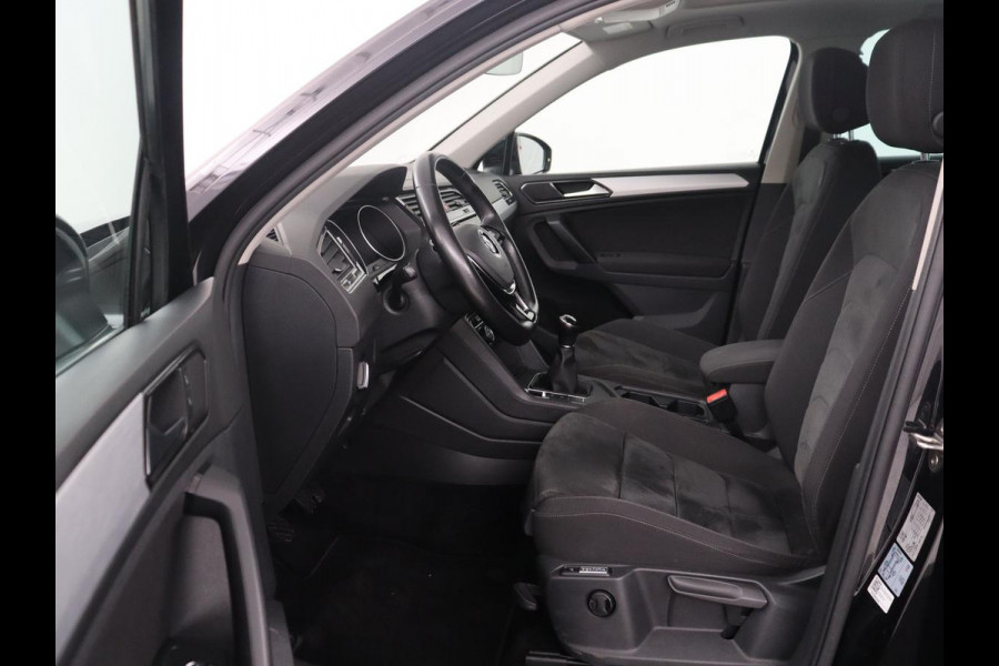 Volkswagen Tiguan 1.4 TSI Comfortline Business | Adapt. Cruise | Stoelverwarming | Navigatie | Pano.Dak |