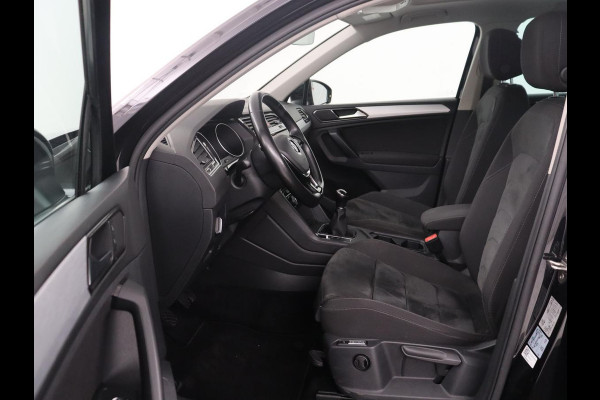 Volkswagen Tiguan 1.4 TSI Comfortline Business | Adapt. Cruise | Stoelverwarming | Navigatie | Pano.Dak |