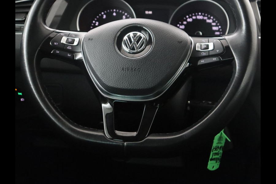 Volkswagen Tiguan 1.4 TSI Comfortline Business | Adapt. Cruise | Stoelverwarming | Navigatie | Pano.Dak |