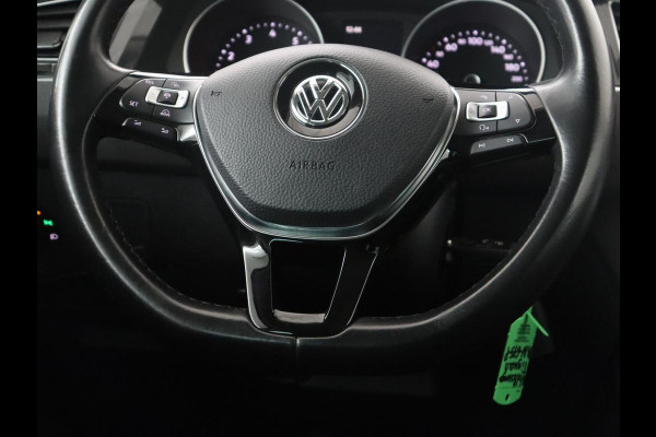 Volkswagen Tiguan 1.4 TSI Comfortline Business | Adapt. Cruise | Stoelverwarming | Navigatie | Pano.Dak |
