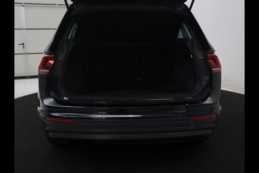 Volkswagen Tiguan 1.4 TSI Comfortline Business | Adapt. Cruise | Stoelverwarming | Navigatie | Pano.Dak |