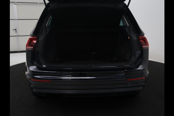 Volkswagen Tiguan 1.4 TSI Comfortline Business | Adapt. Cruise | Stoelverwarming | Navigatie | Pano.Dak |