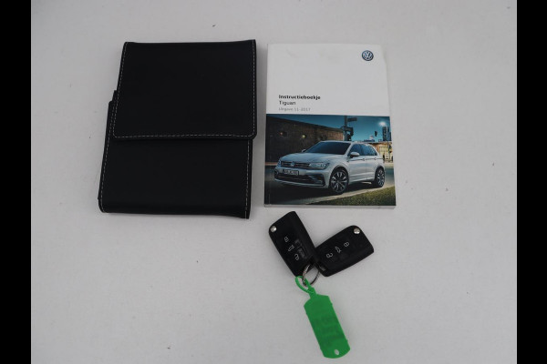 Volkswagen Tiguan 1.4 TSI Comfortline Business | Adapt. Cruise | Stoelverwarming | Navigatie | Pano.Dak |