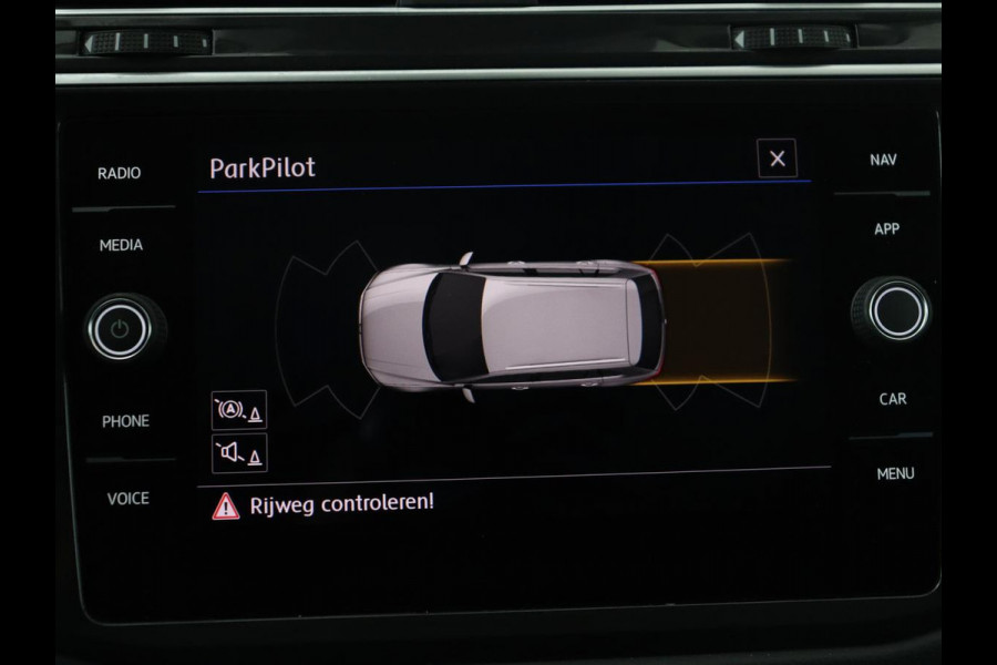 Volkswagen Tiguan 1.4 TSI Comfortline Business | Adapt. Cruise | Stoelverwarming | Navigatie | Pano.Dak |