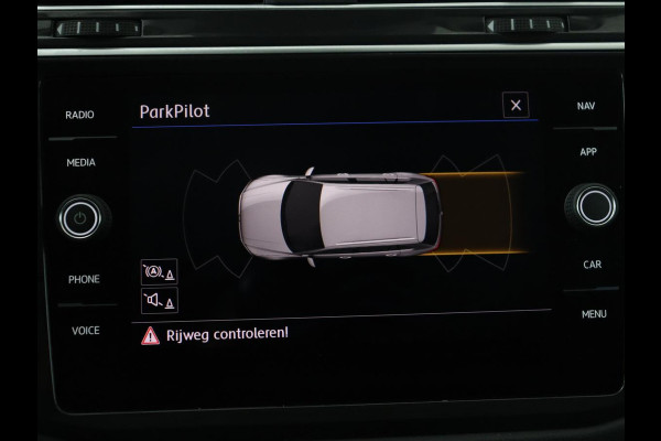Volkswagen Tiguan 1.4 TSI Comfortline Business | Adapt. Cruise | Stoelverwarming | Navigatie | Pano.Dak |