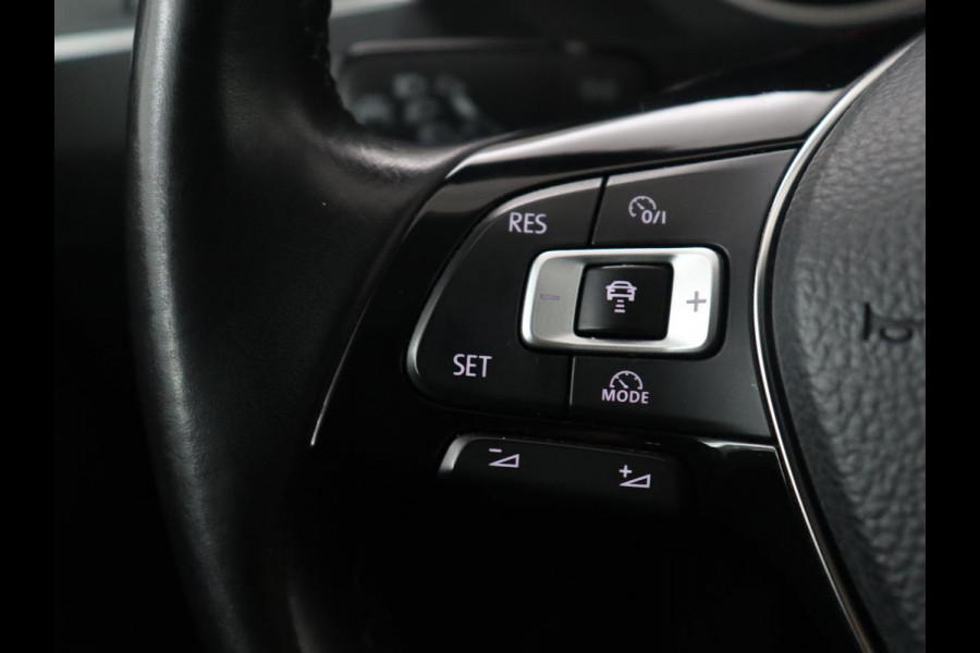 Volkswagen Tiguan 1.4 TSI Comfortline Business | Adapt. Cruise | Stoelverwarming | Navigatie | Pano.Dak |