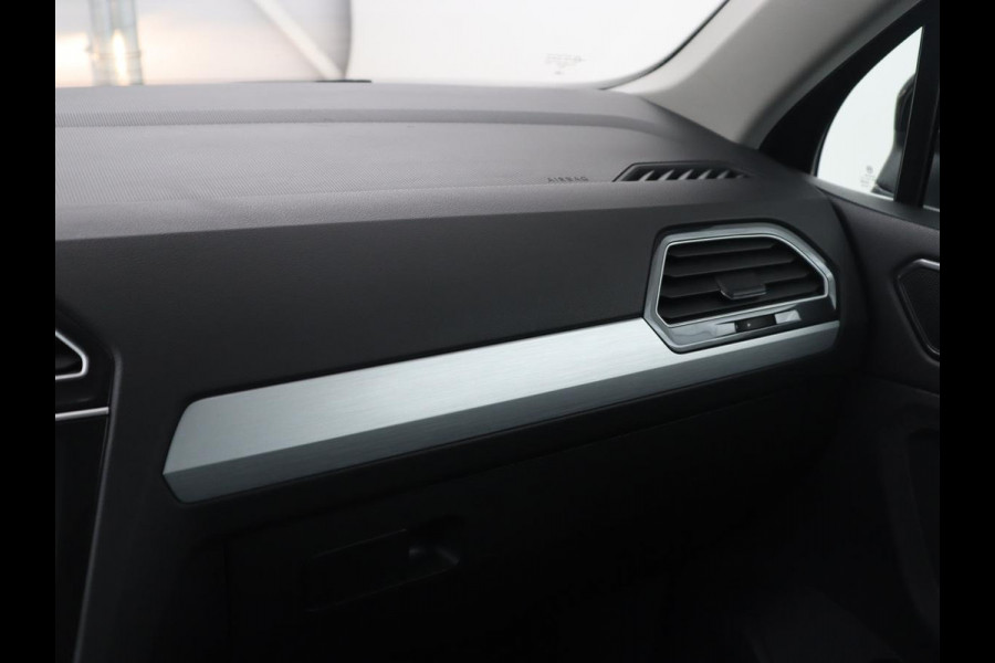 Volkswagen Tiguan 1.4 TSI Comfortline Business | Adapt. Cruise | Stoelverwarming | Navigatie | Pano.Dak |