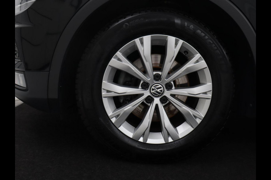 Volkswagen Tiguan 1.4 TSI Comfortline Business | Adapt. Cruise | Stoelverwarming | Navigatie | Pano.Dak |