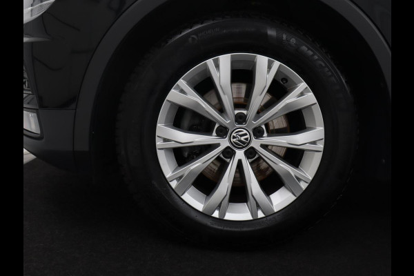 Volkswagen Tiguan 1.4 TSI Comfortline Business | Adapt. Cruise | Stoelverwarming | Navigatie | Pano.Dak |
