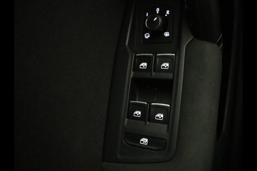 Volkswagen Tiguan 1.4 TSI Comfortline Business | Adapt. Cruise | Stoelverwarming | Navigatie | Pano.Dak |