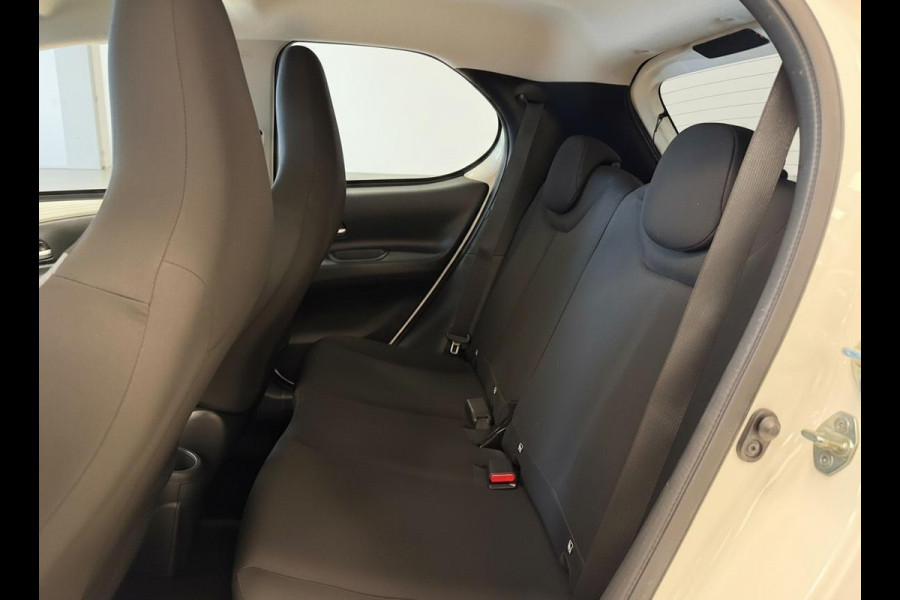 Toyota Aygo X 1.0 AUTOMAAT BI-TONE GARANTIE TOT 08-2032! . ACHTERUITRIJ CAMERA . SLECHTS 38.000 KM . APPLE CARPLAY & ANDRIOD AUTO