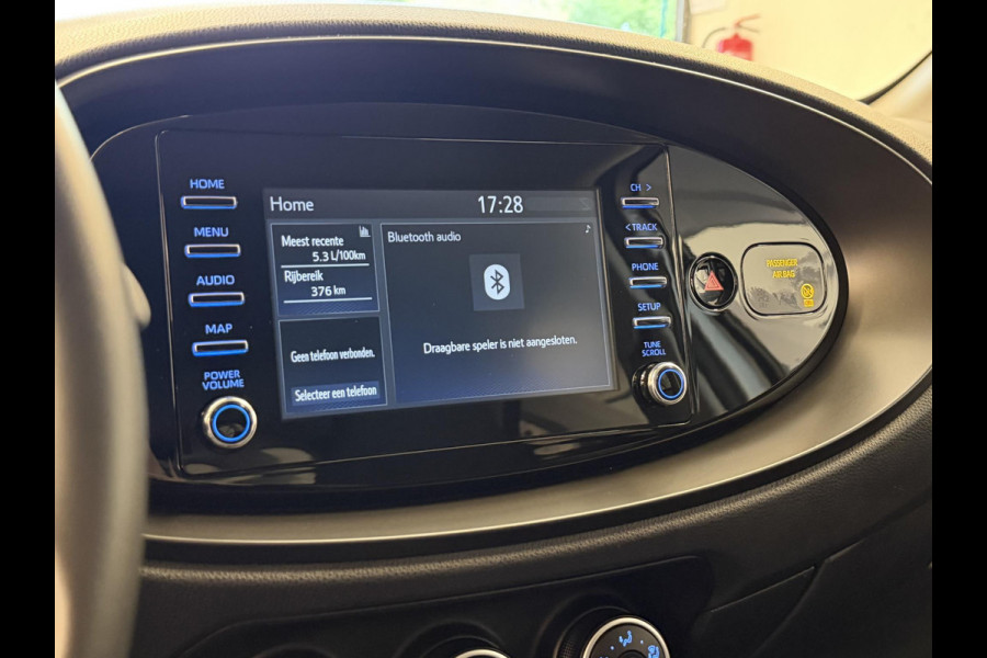 Toyota Aygo X 1.0 AUTOMAAT BI-TONE GARANTIE TOT 08-2032! . ACHTERUITRIJ CAMERA . SLECHTS 38.000 KM . APPLE CARPLAY & ANDRIOD AUTO