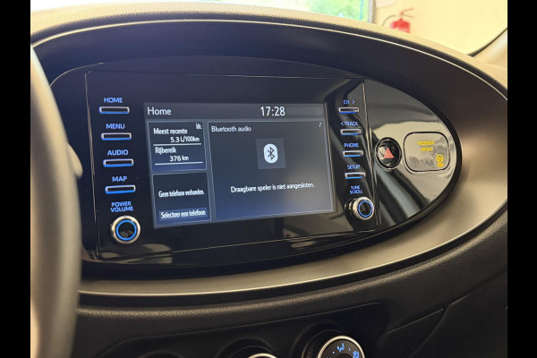 Toyota Aygo X 1.0 AUTOMAAT BI-TONE GARANTIE TOT 08-2032! . ACHTERUITRIJ CAMERA . SLECHTS 38.000 KM . APPLE CARPLAY & ANDRIOD AUTO