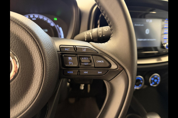 Toyota Aygo X 1.0 AUTOMAAT BI-TONE GARANTIE TOT 08-2032! . ACHTERUITRIJ CAMERA . SLECHTS 38.000 KM . APPLE CARPLAY & ANDRIOD AUTO