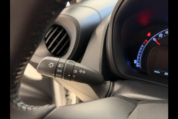 Toyota Aygo X 1.0 AUTOMAAT BI-TONE GARANTIE TOT 08-2032! . ACHTERUITRIJ CAMERA . SLECHTS 38.000 KM . APPLE CARPLAY & ANDRIOD AUTO