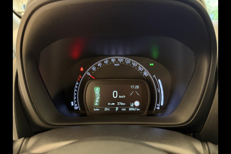 Toyota Aygo X 1.0 AUTOMAAT BI-TONE GARANTIE TOT 08-2032! . ACHTERUITRIJ CAMERA . SLECHTS 38.000 KM . APPLE CARPLAY & ANDRIOD AUTO