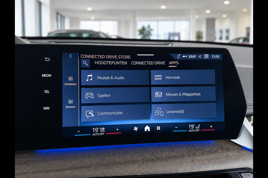BMW iX1 xDrive30 67 kWh Trekhaak Harman Kardon 360 Camera Elektrisch Verstelbare Stoelen met Geheugenfunctie LED Koplampen Stoelverwarming 20 Inch Lichtmetalen BMW Individual Velgen