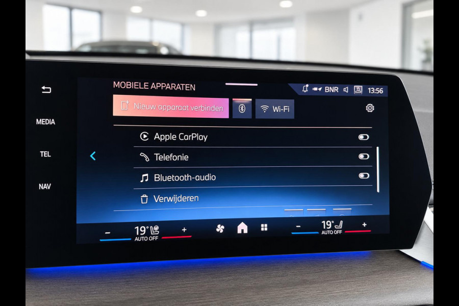 BMW iX1 xDrive30 67 kWh Trekhaak Harman Kardon 360 Camera Elektrisch Verstelbare Stoelen met Geheugenfunctie LED Koplampen Stoelverwarming 20 Inch Lichtmetalen BMW Individual Velgen