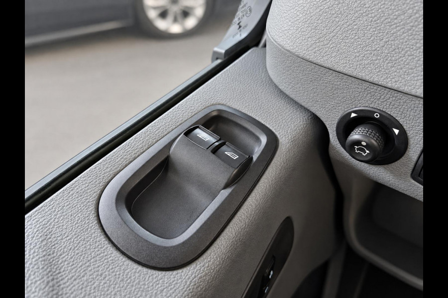 Ford Transit 350 2.0 TDCI L3H1 Trend Open Laadbak Airco Cruise Control Trekhaak 3-zits