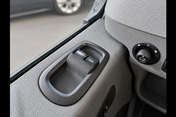 Ford Transit 350 2.0 TDCI L3H1 Trend Open Laadbak Airco Cruise Control Trekhaak 3-zits