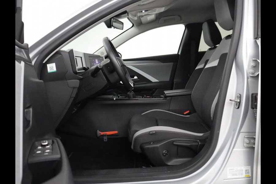 Opel Astra 1.2 Business Edition | Stuur/stoel verwarming | Carplay | Camera | Park assist | Adaptive cruise | Navigatie | Virtueel dashboard