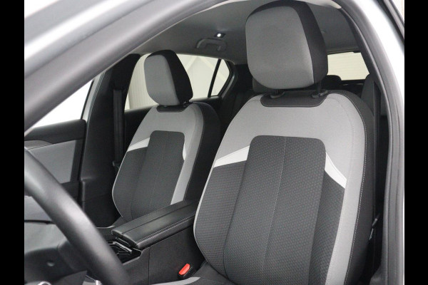 Opel Astra 1.2 Business Edition | Stuur/stoel verwarming | Carplay | Camera | Park assist | Adaptive cruise | Navigatie | Virtueel dashboard