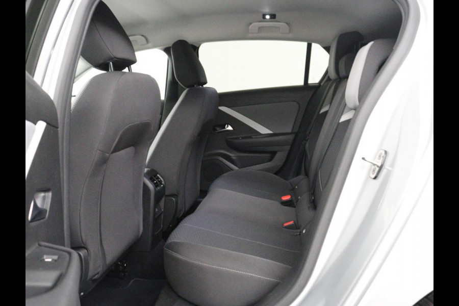 Opel Astra 1.2 Business Edition | Stuur/stoel verwarming | Carplay | Camera | Park assist | Adaptive cruise | Navigatie | Virtueel dashboard