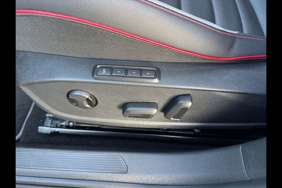 Volkswagen Golf 2.0 TSI GTI CLUBSPORT|PANO|AKRA|LEDER|HuD|IQ|BOMVOL