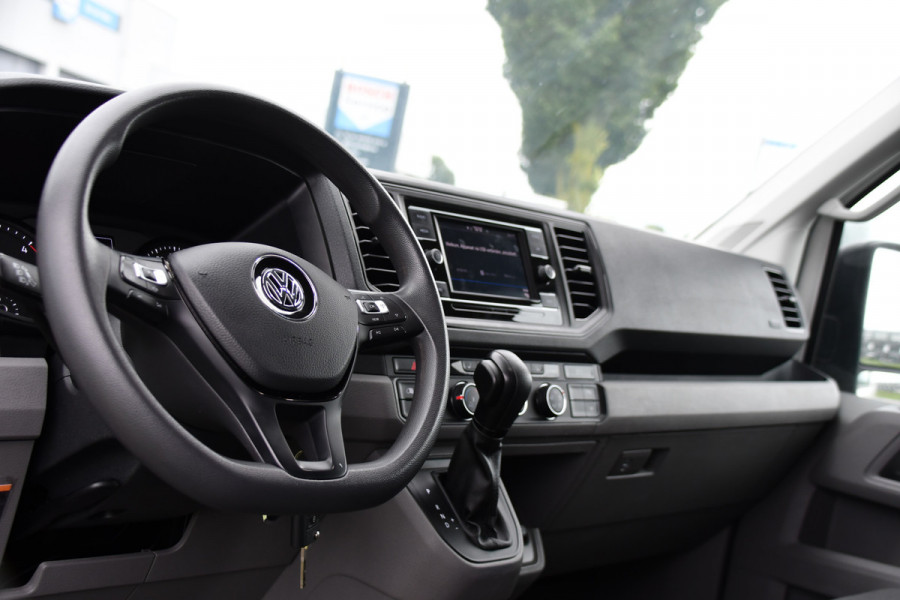 Volkswagen Crafter 35 2.0 TDI L3H3 PB Edition Adaptieve Cruise, Camera, LED, Carplay, Trekhaak, Automaat, 140pk, Sensoren, Multimedia, Uniek!