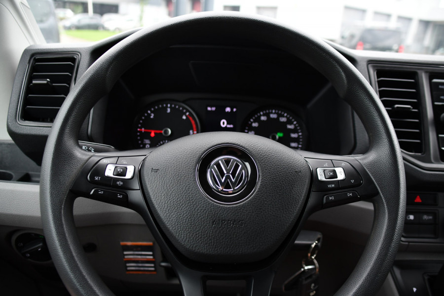 Volkswagen Crafter 35 2.0 TDI L3H3 PB Edition Adaptieve Cruise, Camera, LED, Carplay, Trekhaak, Automaat, 140pk, Sensoren, Multimedia, Uniek!