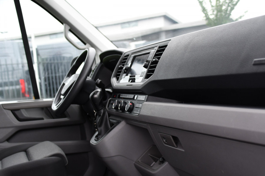 Volkswagen Crafter 35 2.0 TDI L3H3 PB Edition Adaptieve Cruise, Camera, LED, Carplay, Trekhaak, Automaat, 140pk, Sensoren, Multimedia, Uniek!
