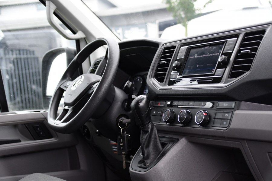 Volkswagen Crafter 35 2.0 TDI L3H3 PB Edition Adaptieve Cruise, Camera, LED, Carplay, Trekhaak, Automaat, 140pk, Sensoren, Multimedia, Uniek!