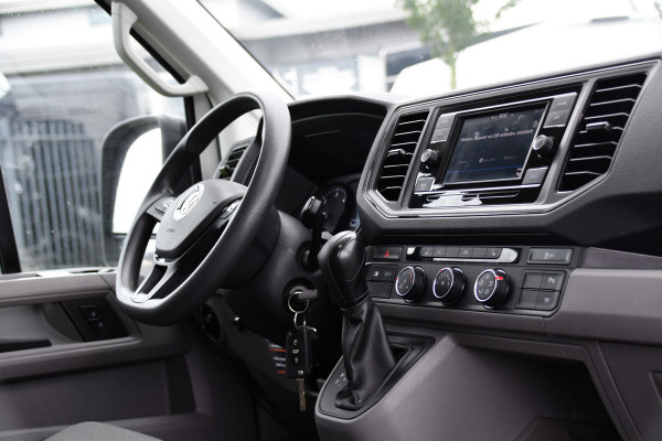Volkswagen Crafter 35 2.0 TDI L3H3 PB Edition Adaptieve Cruise, Camera, LED, Carplay, Trekhaak, Automaat, 140pk, Sensoren, Multimedia, Uniek!